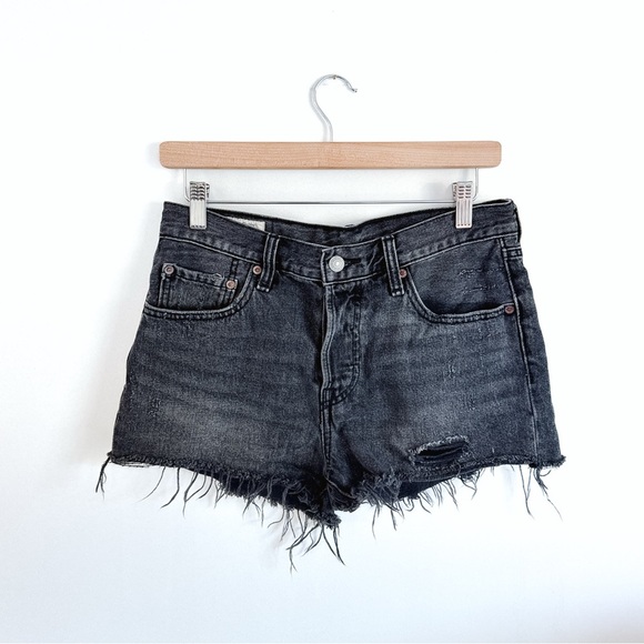 Levi’s 501 Women’s in Fun Night Mid Rise Black Cut-Off Shorts - Size 27 - Picture 1 of 7